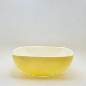 PYREX 515B 1.5 Quart Hostess Bowl - Square w/ Round Edges
